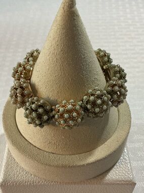 Ann Taylor Light Blue Faux Pearl Beaded Cluster Gold Tone Stretch Bracelet